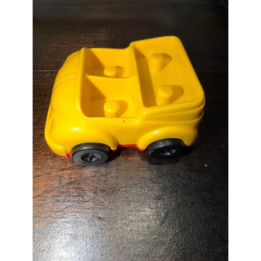 Vintage Kenner Tree Tots Family Car Yellow‎ Plastic Toy Car Red Base Peg Seats